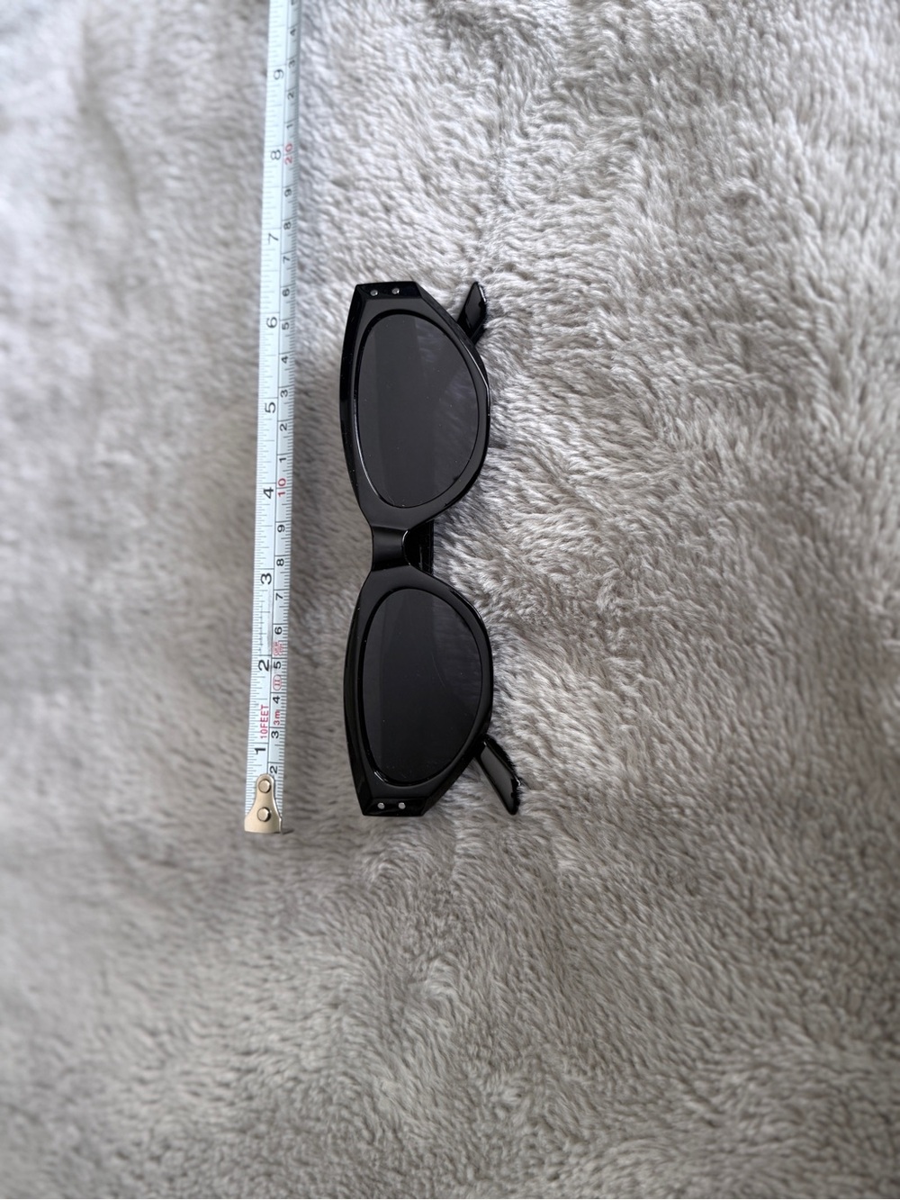 Black Cat-Eye Sunglasses - Classic Women's Shades - Picture 3 of 4